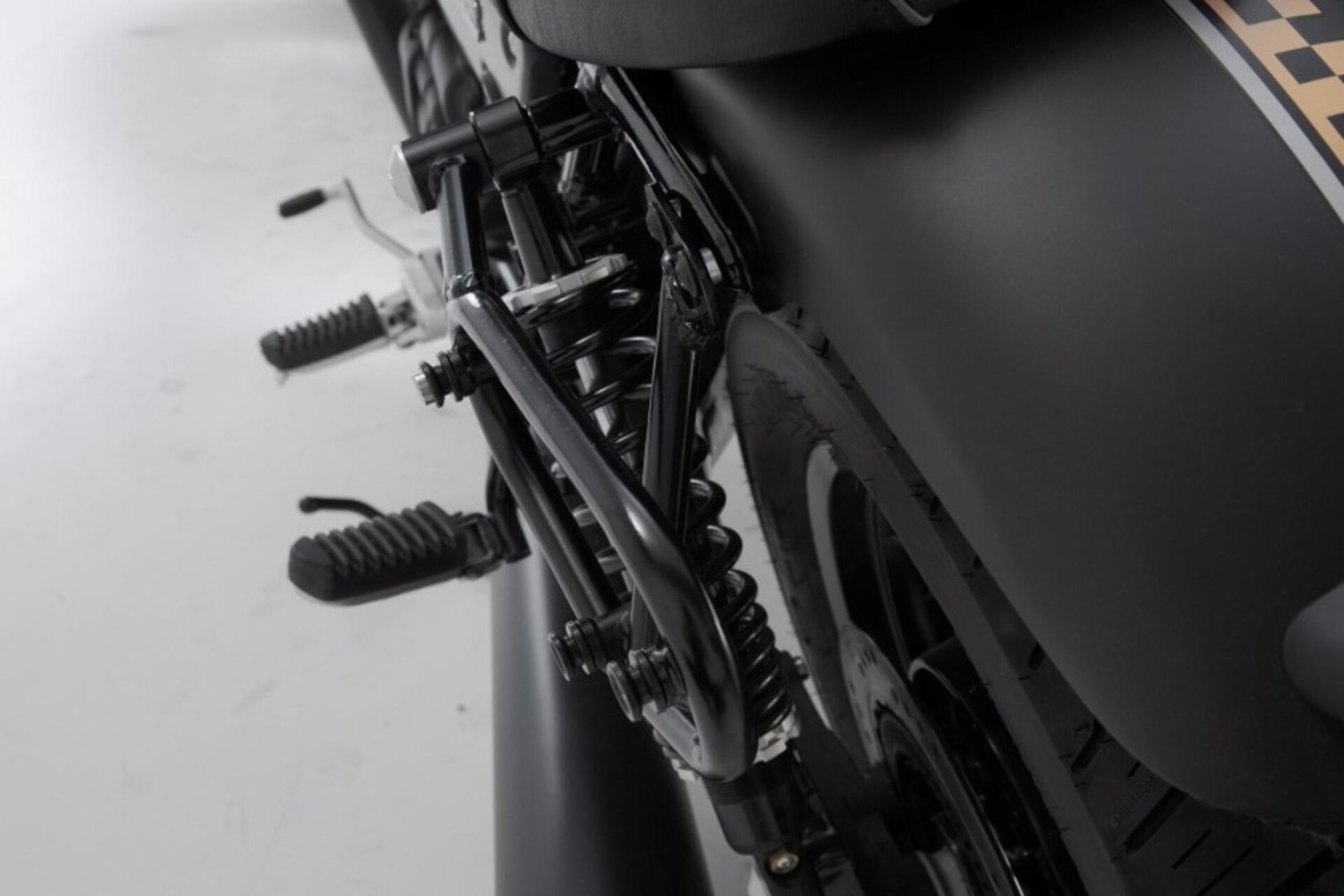 TELAIO LATERALE SLC SINISTRO MOTO GUZZI V9 ROAMER SW-MOTECH