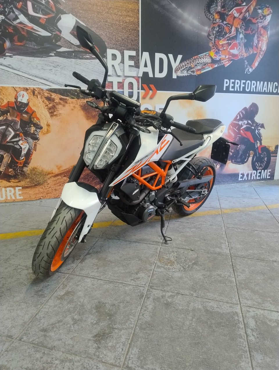 DUKE 390 KTM