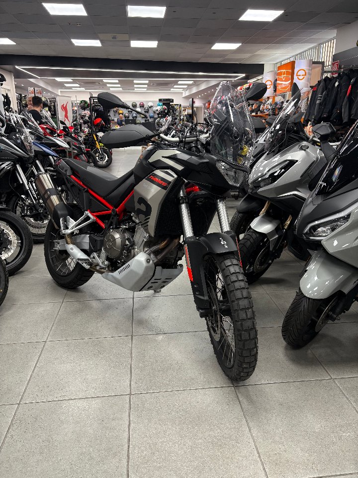 TUAREG 660 CON BORSE URBAN Aprilia