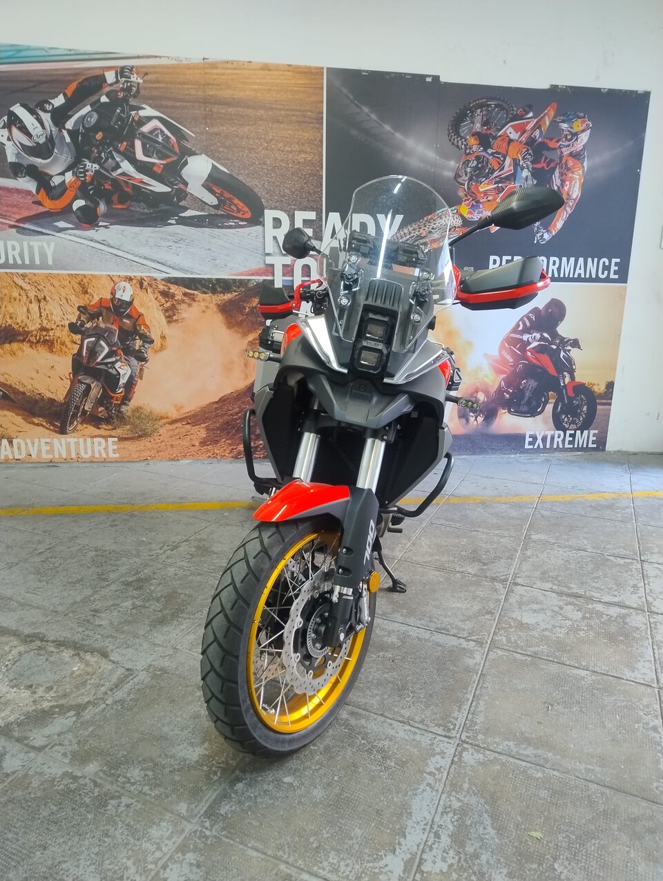 QJ Motor 700 SX