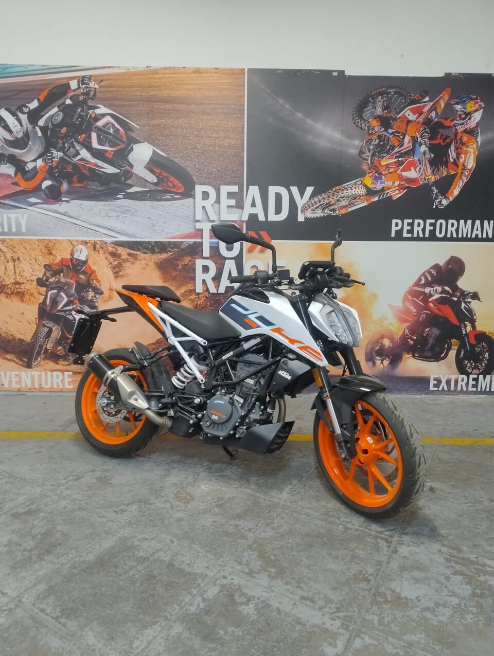 DUKE 125-AZIENDALE KTM