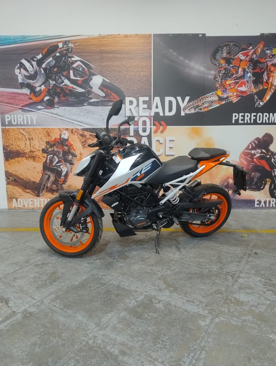 DUKE 125-AZIENDALE KTM