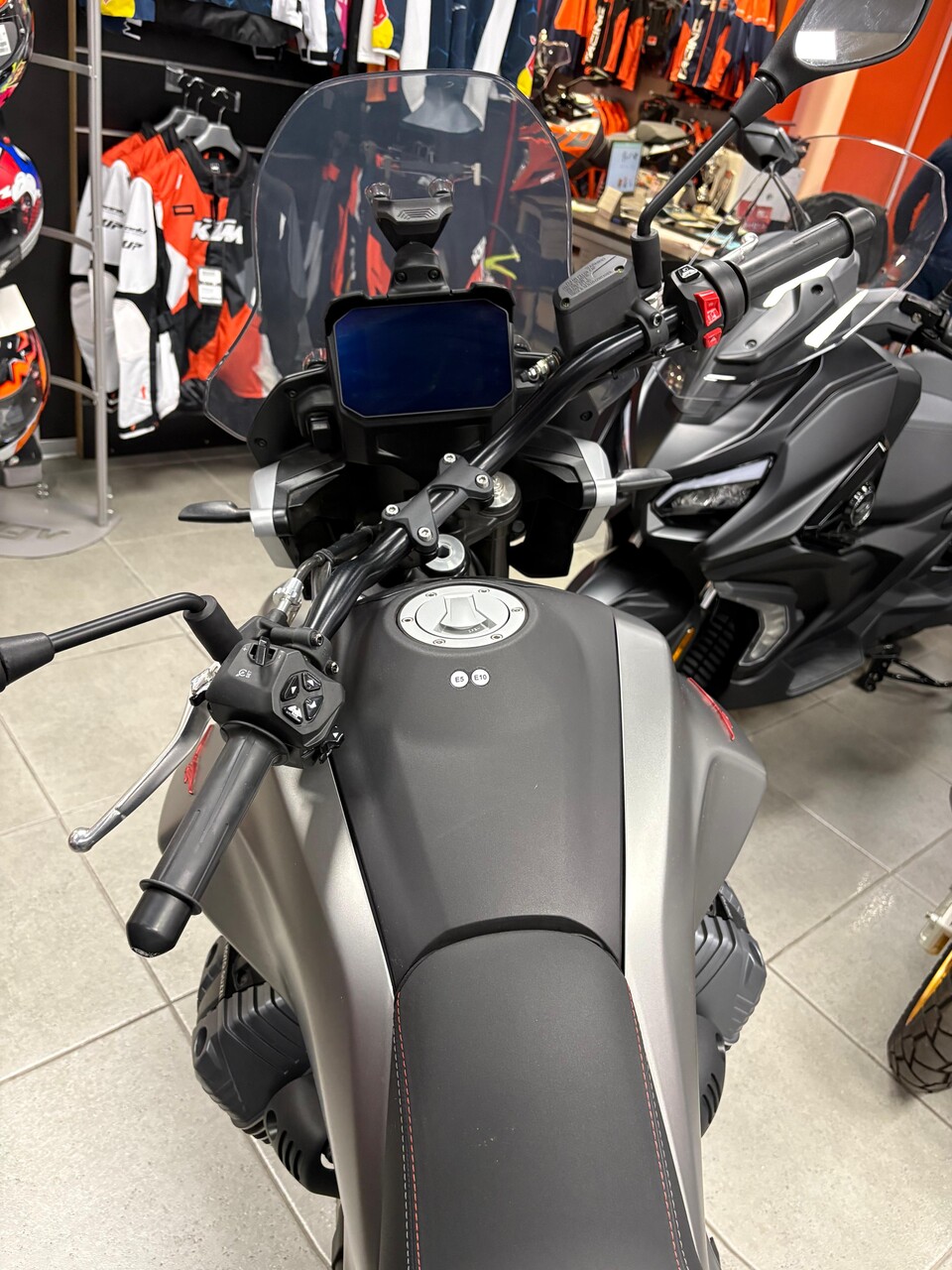 V85 Strada Moto Guzzi