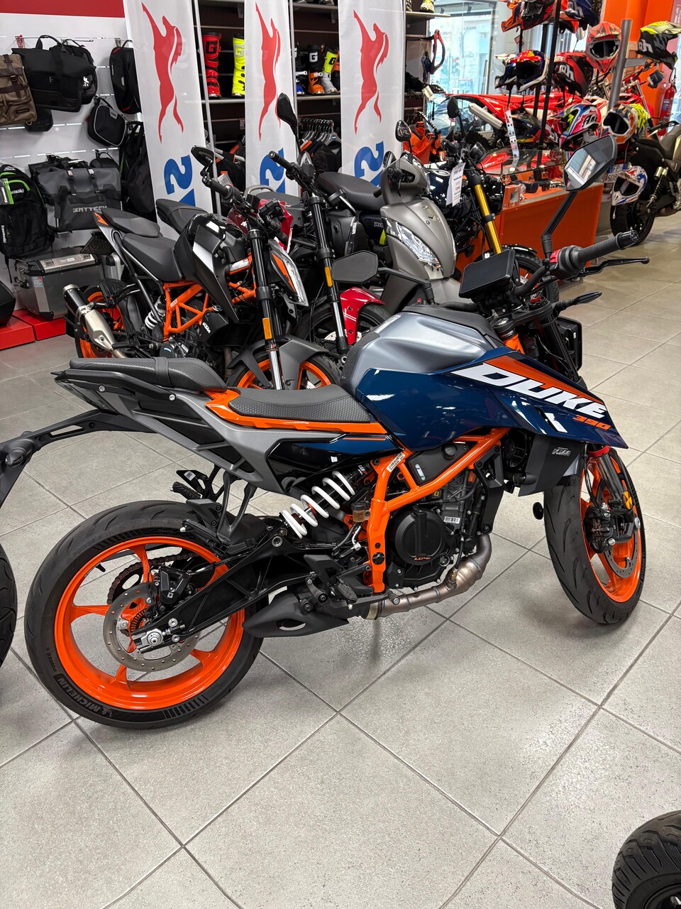 DUKE 390 KTM