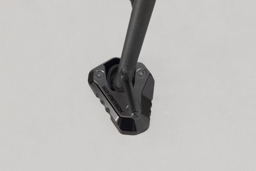 BASE MAGGIORATA PER CAVALLETTO LATERALE-NERO/ARGENTO. KAWASAKI Z650/ Z650RS/ NINJA 650. SW-MOTECH