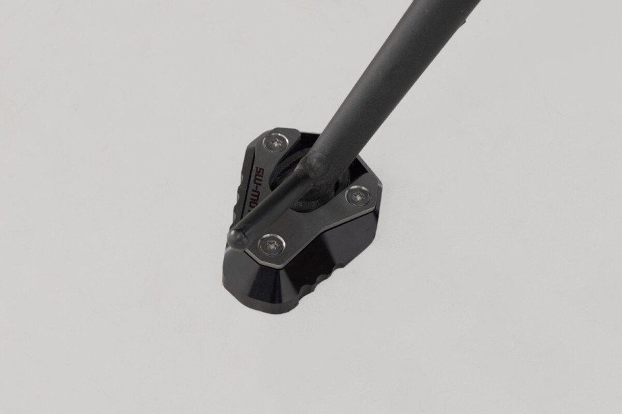 BASE MAGGIORATA PER CAVALLETTO LATERALE-NERO/ARGENTO. KAWASAKI Z650/ Z650RS/ NINJA 650. SW-MOTECH