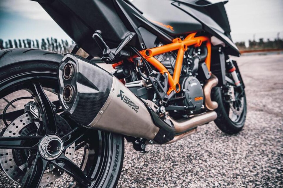 Akrapovic "Slip-on Line" KTM