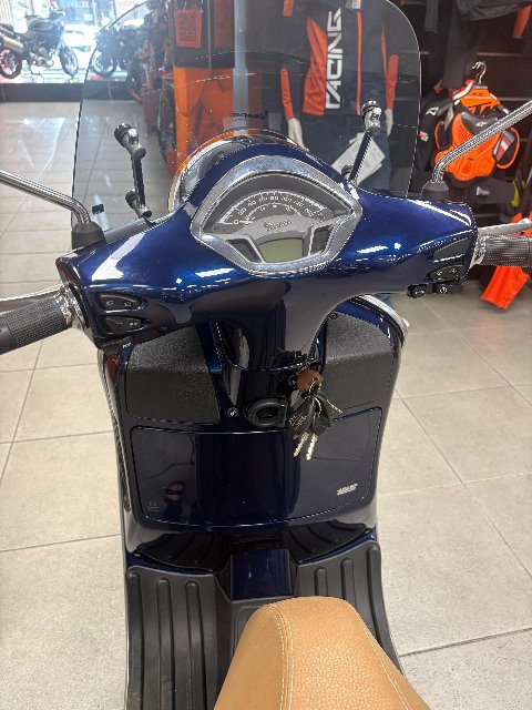 GTS 125 Piaggio Vespa
