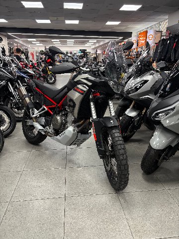 TUAREG 660 CON BORSE URBAN Aprilia