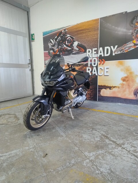 V100 MANDELLO-AZIENDALE MOTO GUZZI