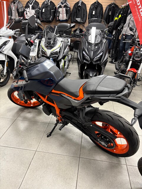 DUKE 390 KTM