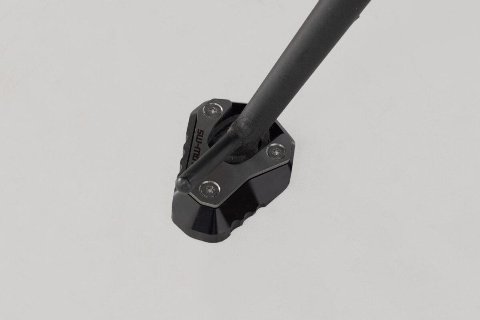 BASE MAGGIORATA PER CAVALLETTO LATERALE-NERO/ARGENTO. KAWASAKI Z650/ Z650RS/ NINJA 650. SW-MOTECH