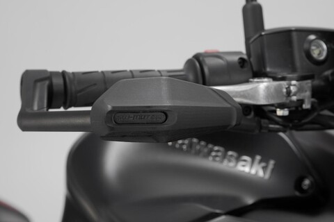 PROTEZIONI DELLA LEVA CON DEFLETTORE VENTO-NERO. KAWASAKI YAMAHA MT09 SW-MOTECH