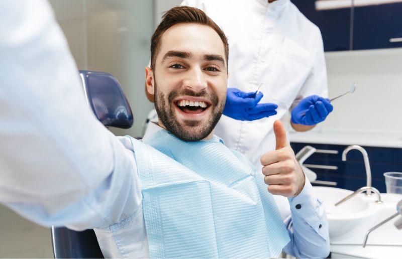 Denti fissi con impianto