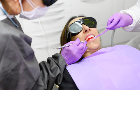 Microchirurgia dentale con laser terapia