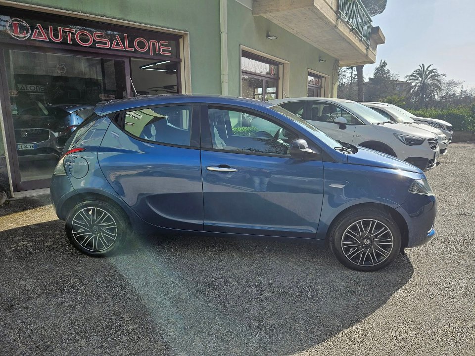 Lancia Ypsilon GOLD Ibrida