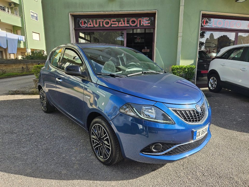 Lancia Ypsilon GOLD Ibrida