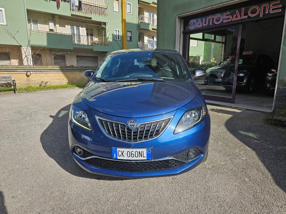 Lancia Ypsilon GOLD Ibrida