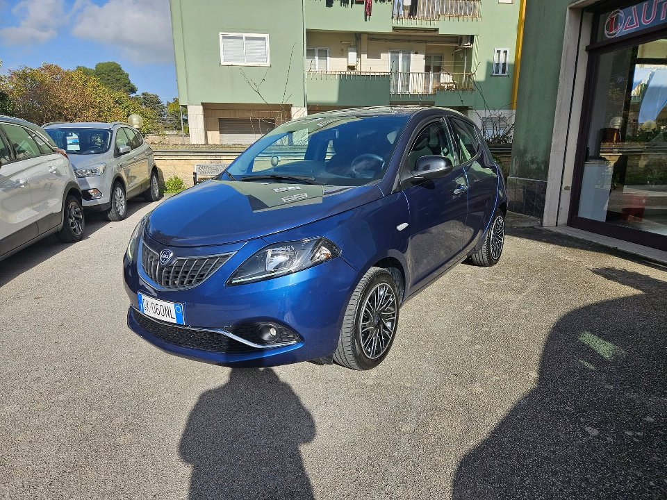 Lancia Ypsilon GOLD Ibrida