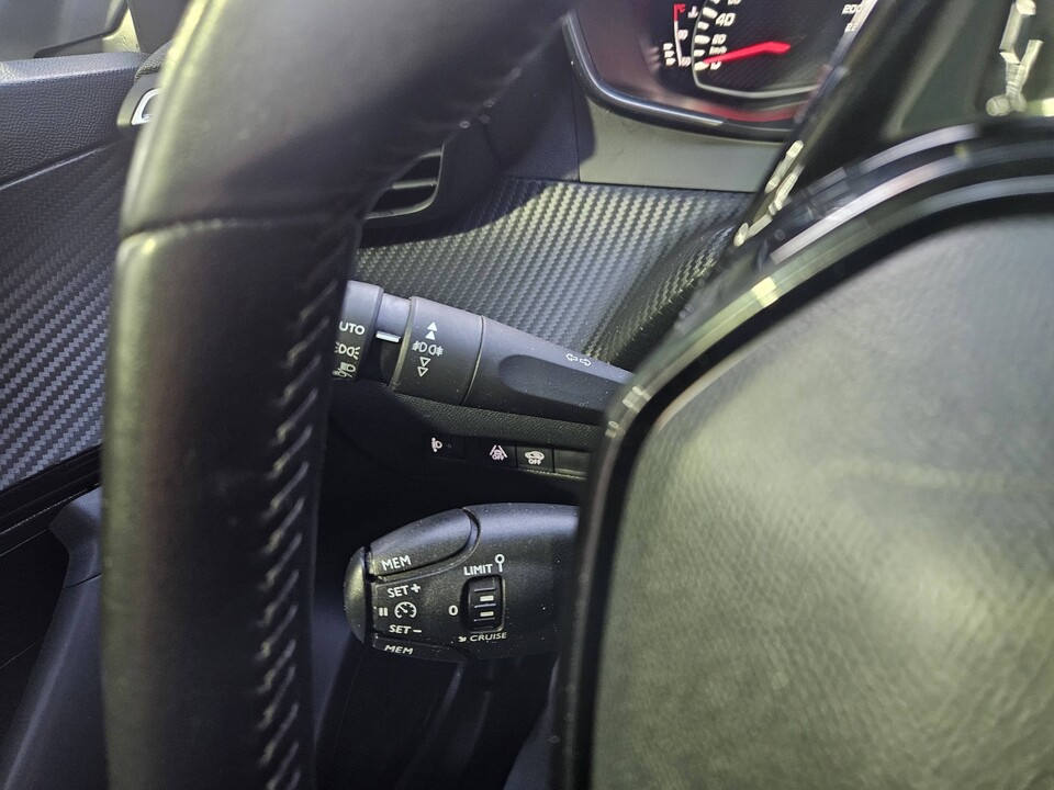 Peugeot 2008 ALLURE Diesel