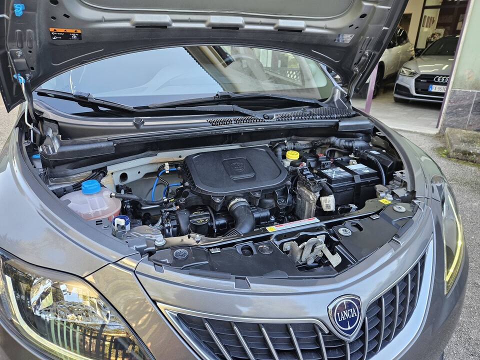 Lancia Ypsilon GOLD Elettrica / Benzina