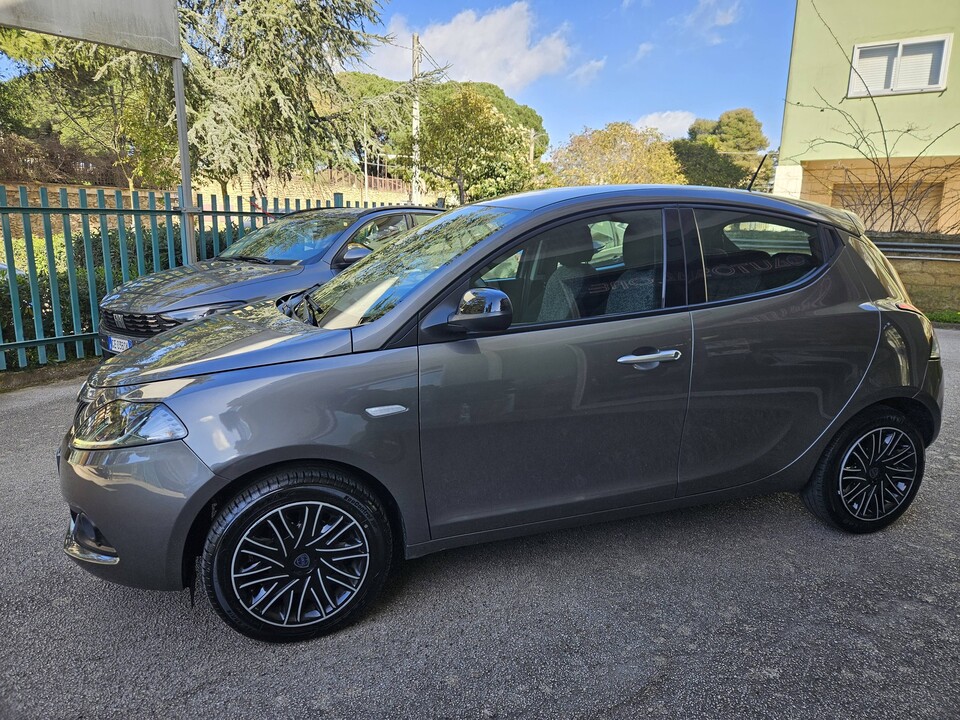Lancia Ypsilon GOLD Elettrica / Benzina
