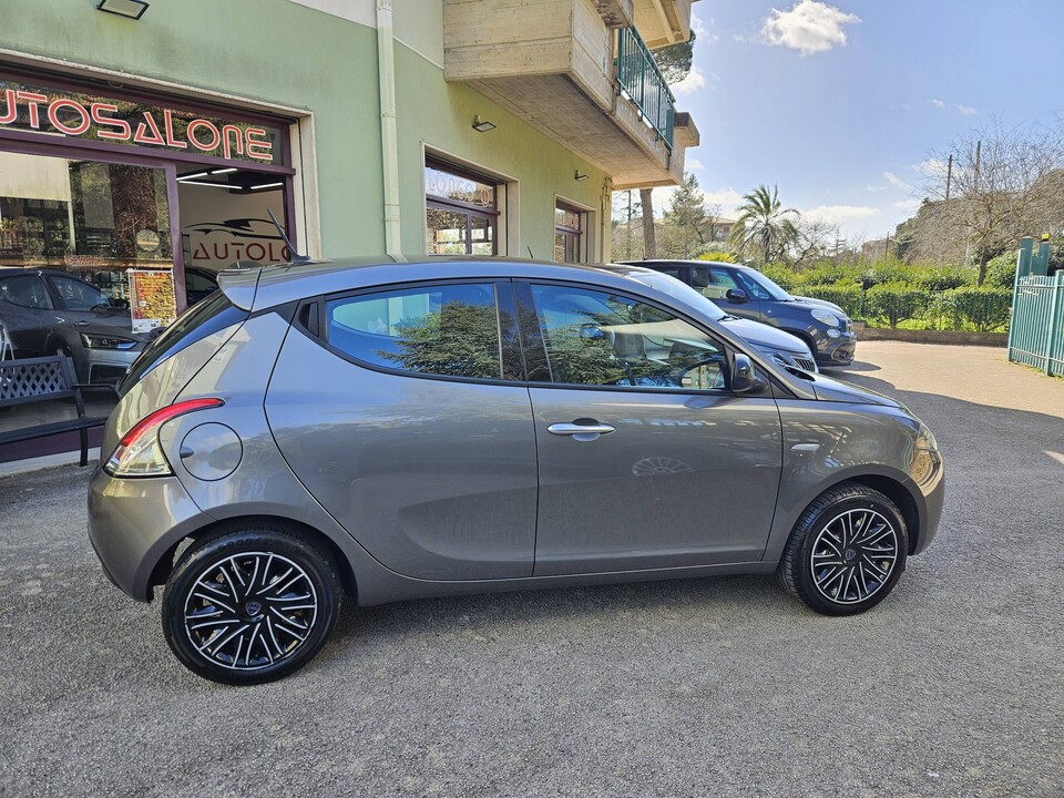 Lancia Ypsilon GOLD Elettrica / Benzina