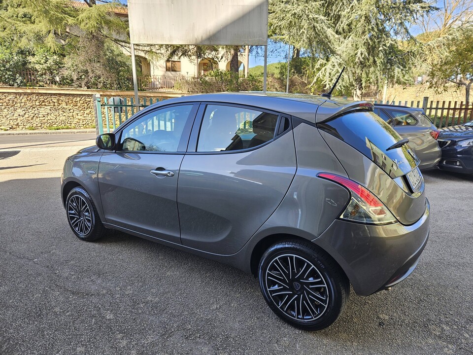 Lancia Ypsilon GOLD Elettrica / Benzina