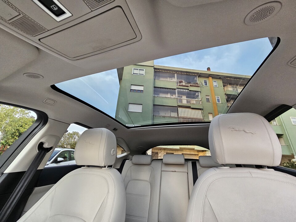 Jaguar E-Pace SE R-DYNAMIC Ibrida