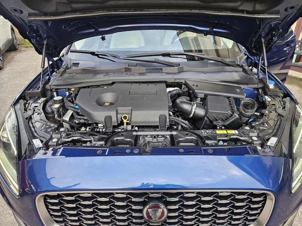 Jaguar E-Pace SE R-DYNAMIC Ibrida