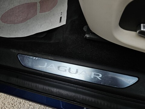 Jaguar E-Pace SE R-DYNAMIC Ibrida