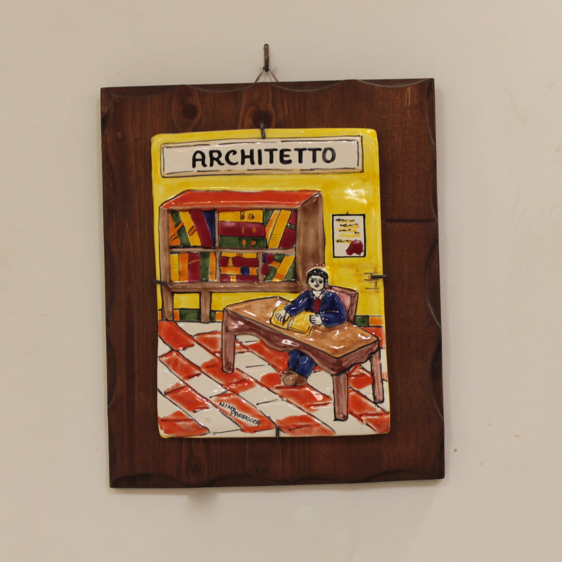 Targhe Mestiere a rilievo in ceramica e legno - Art.80/a Nino Parrucca
