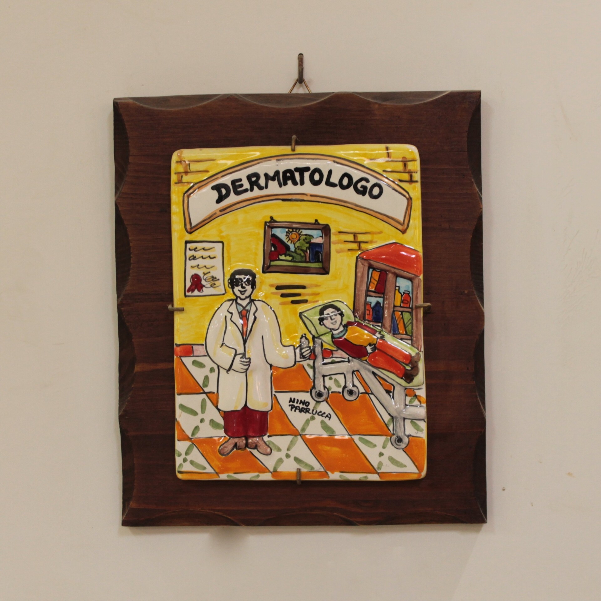 Targhe Mestiere a rilievo in ceramica e legno - Art.80/a Nino Parrucca