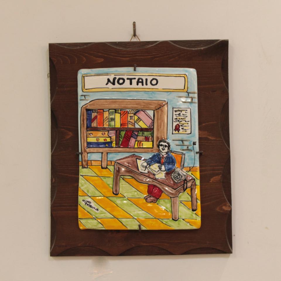 Targhe Mestiere a rilievo in ceramica e legno - Art.80/a Nino Parrucca