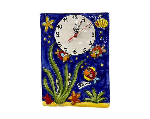 Orologio con pesci a rilievo in ceramica Nino Parrucca
