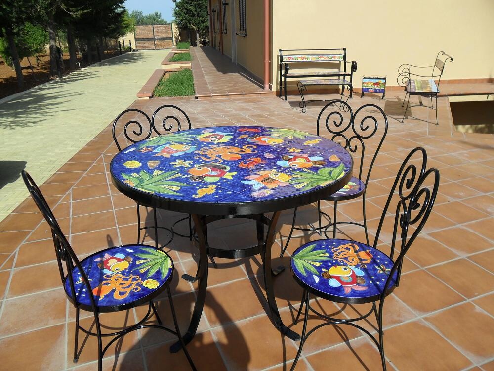 Tavolo rotondo d.cm.100 - Fondale Marino Blu Nino Parrucca in ferro e ceramica