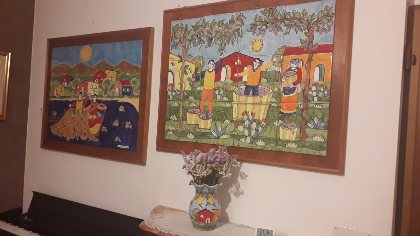 Fioriera alta smerlata decoro paesaggio di casette Nino Parrucca