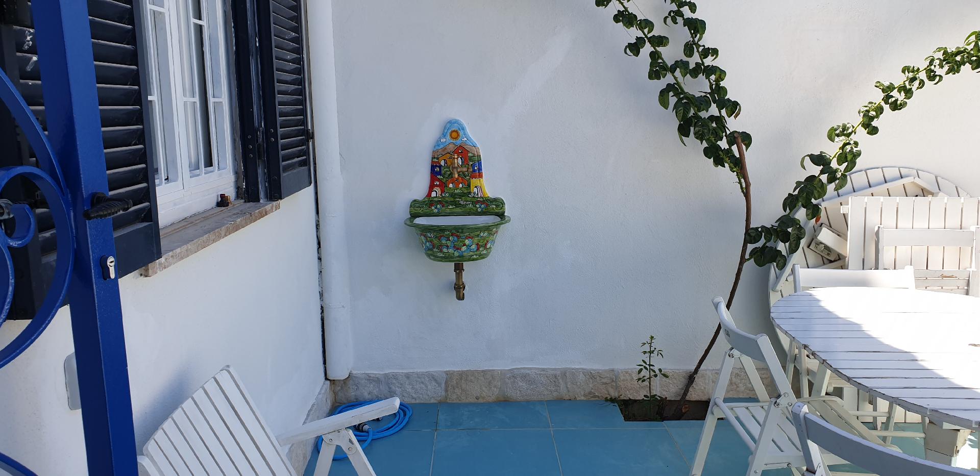 Lavabo con parete - paesaggio di casette Nino Parrucca in ceramica