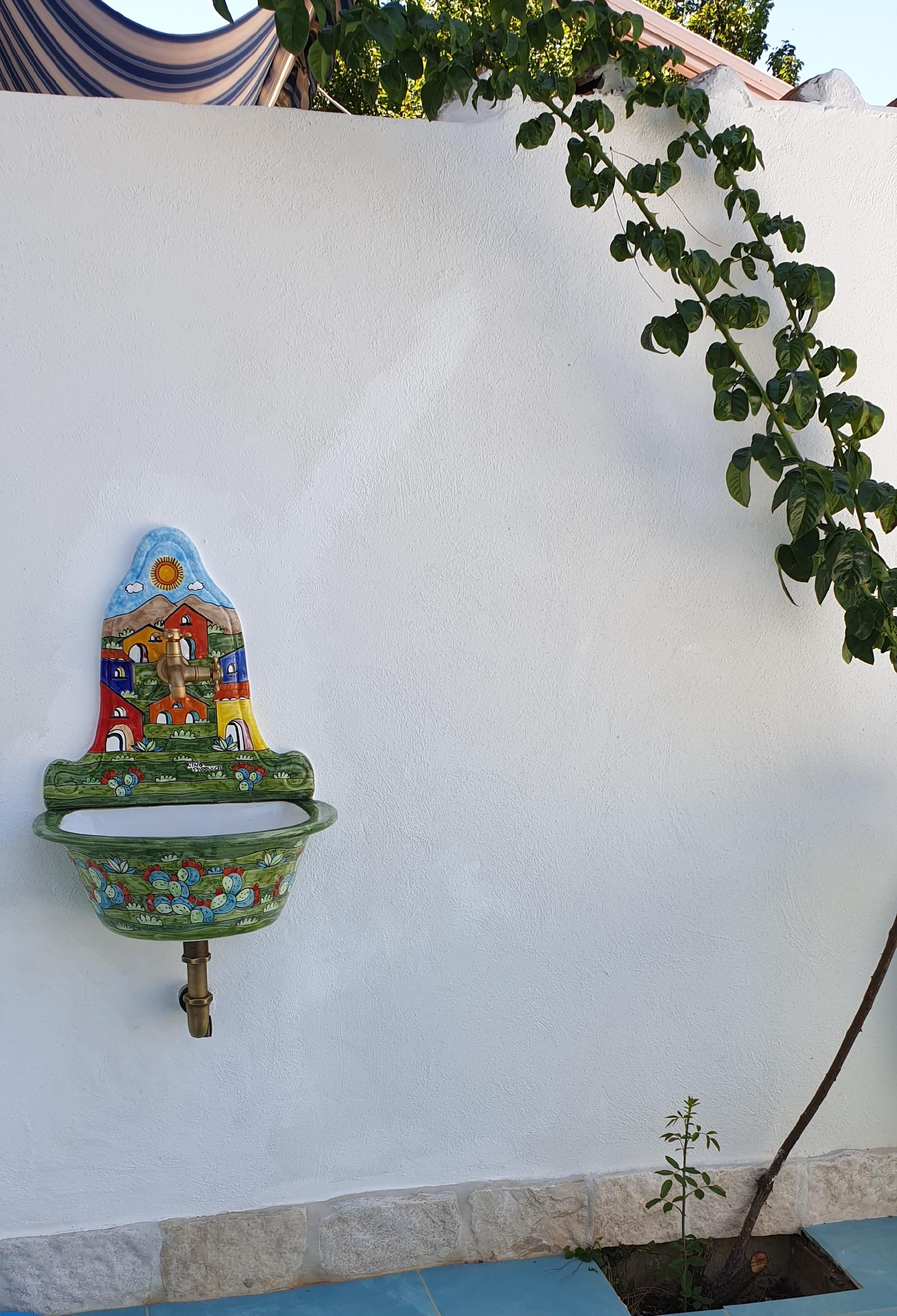 Lavabo con parete - paesaggio di casette Nino Parrucca in ceramica