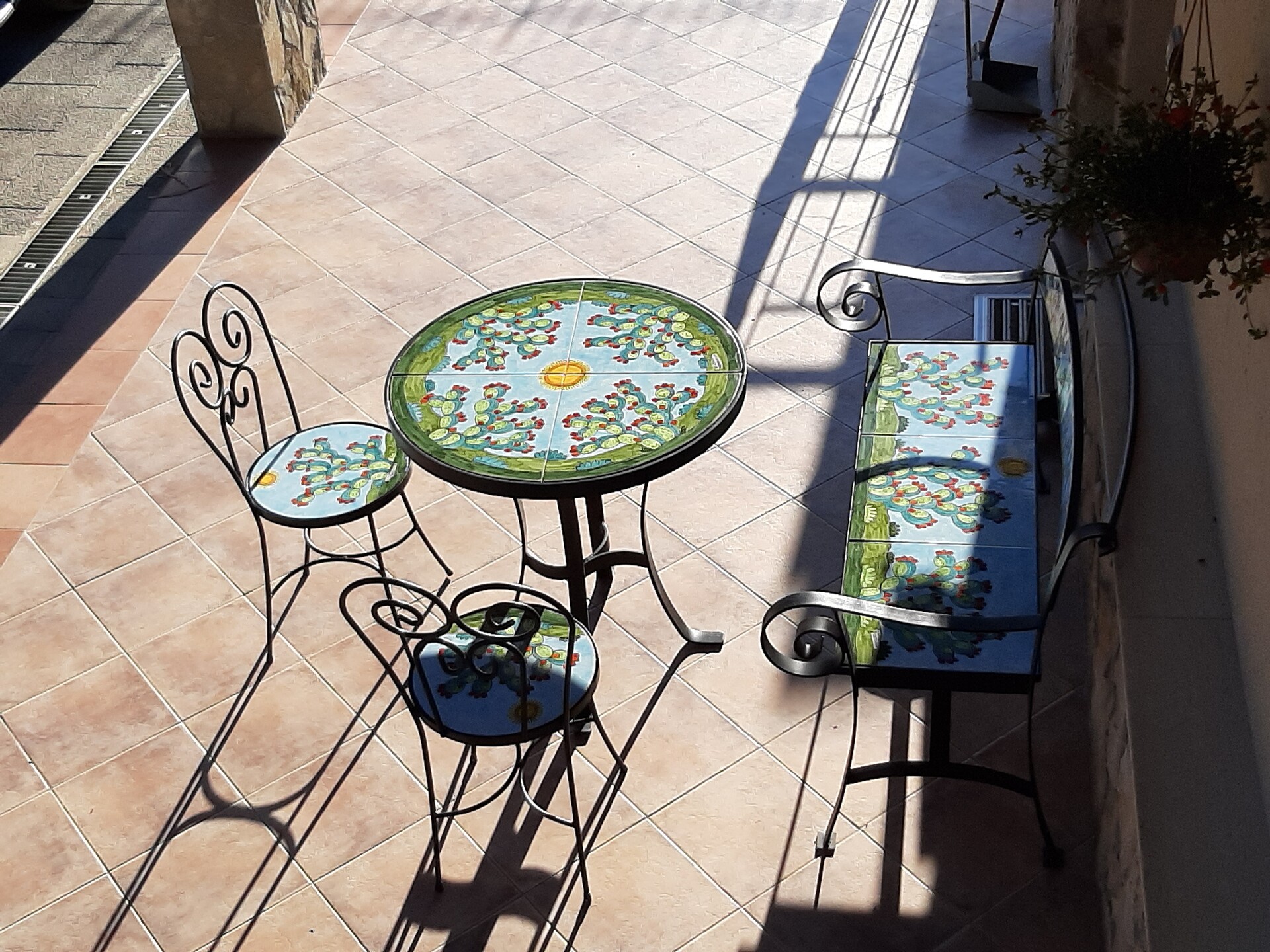 Panchina 3 Posti con braccioli - Fichi d'India Nino Parrucca in ferro e ceramica
