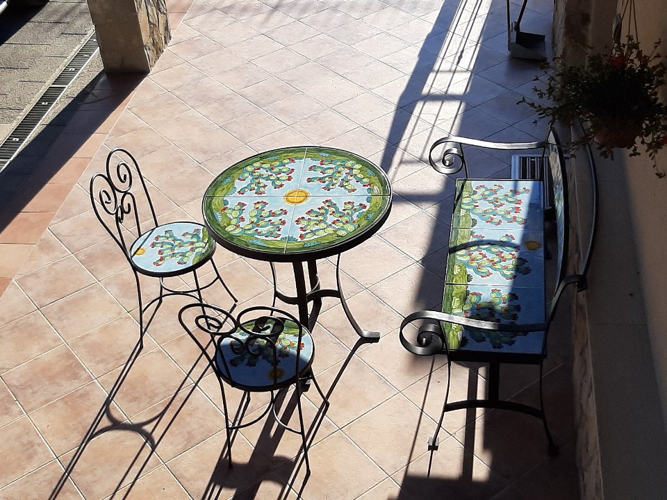 Panchina 3 Posti con braccioli - Fichi d'India Nino Parrucca in ferro e ceramica