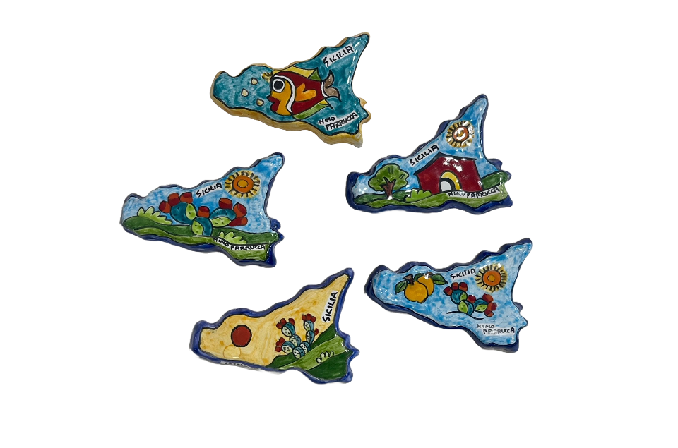 Piastrella a forma di Sicilia cm.18x8,5x1,5 Nino Parrucca