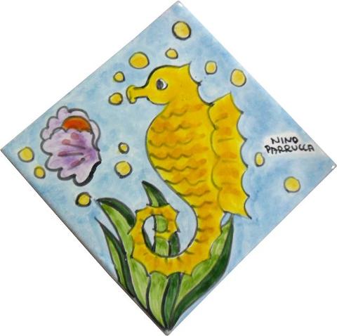 Piastrella in ceramica decoro cavalluccio marino Nino Parrucca Rombo - Cod. 43