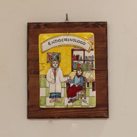 Targhe Mestiere a rilievo Nino Parrucca in ceramica e legno - Art.80/a
