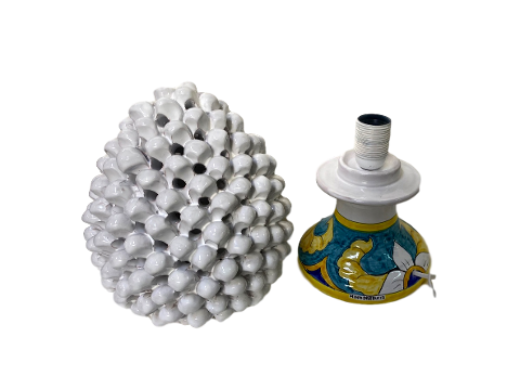 Lampada a Pigna  Bianca con piede decorato Nino Parrucca