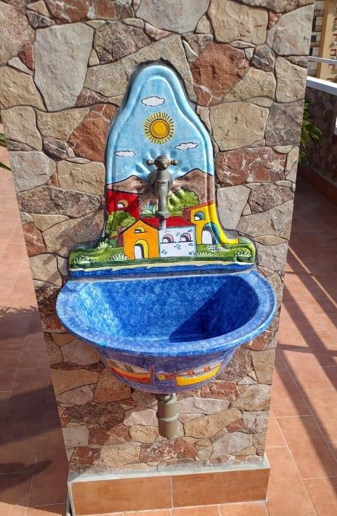 Lavabo in ceramica Nino Parrucca Lavabo con parete