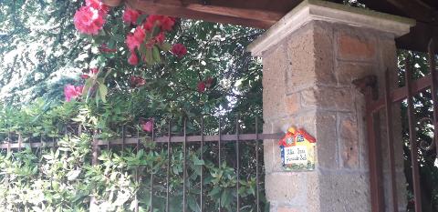 Piastrella a casetta per numeri civici grande Nino Parrucca