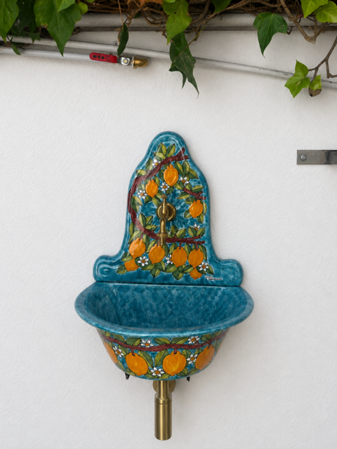 Lavabo con parete - Limoni fondo verde smeraldo Nino Parrucca in ceramica
