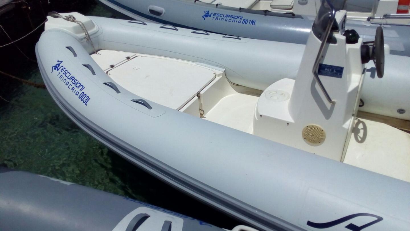 Noleggio Gommone a San Vito Lo Capo: ARIMAR 5,40 MT suzuki 40/60 CV 4T MAX 6 PERSONE