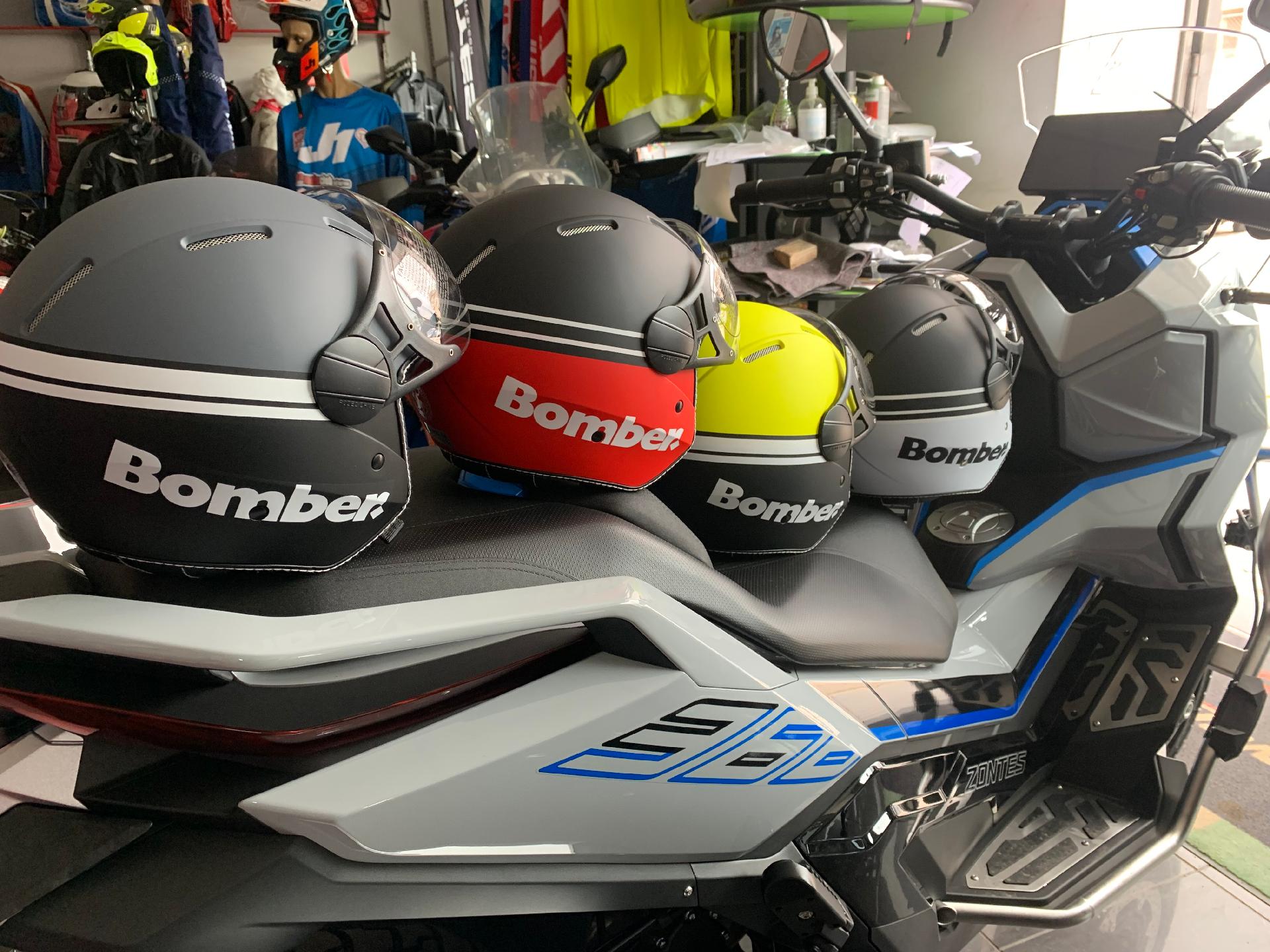 Nuovi caschi BOMBER